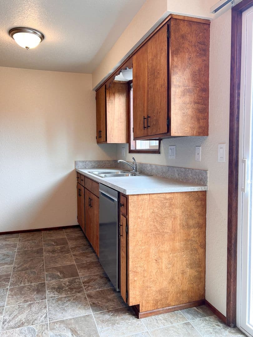 LEBANON Apartment: 155 S. 8TH ST #1-8