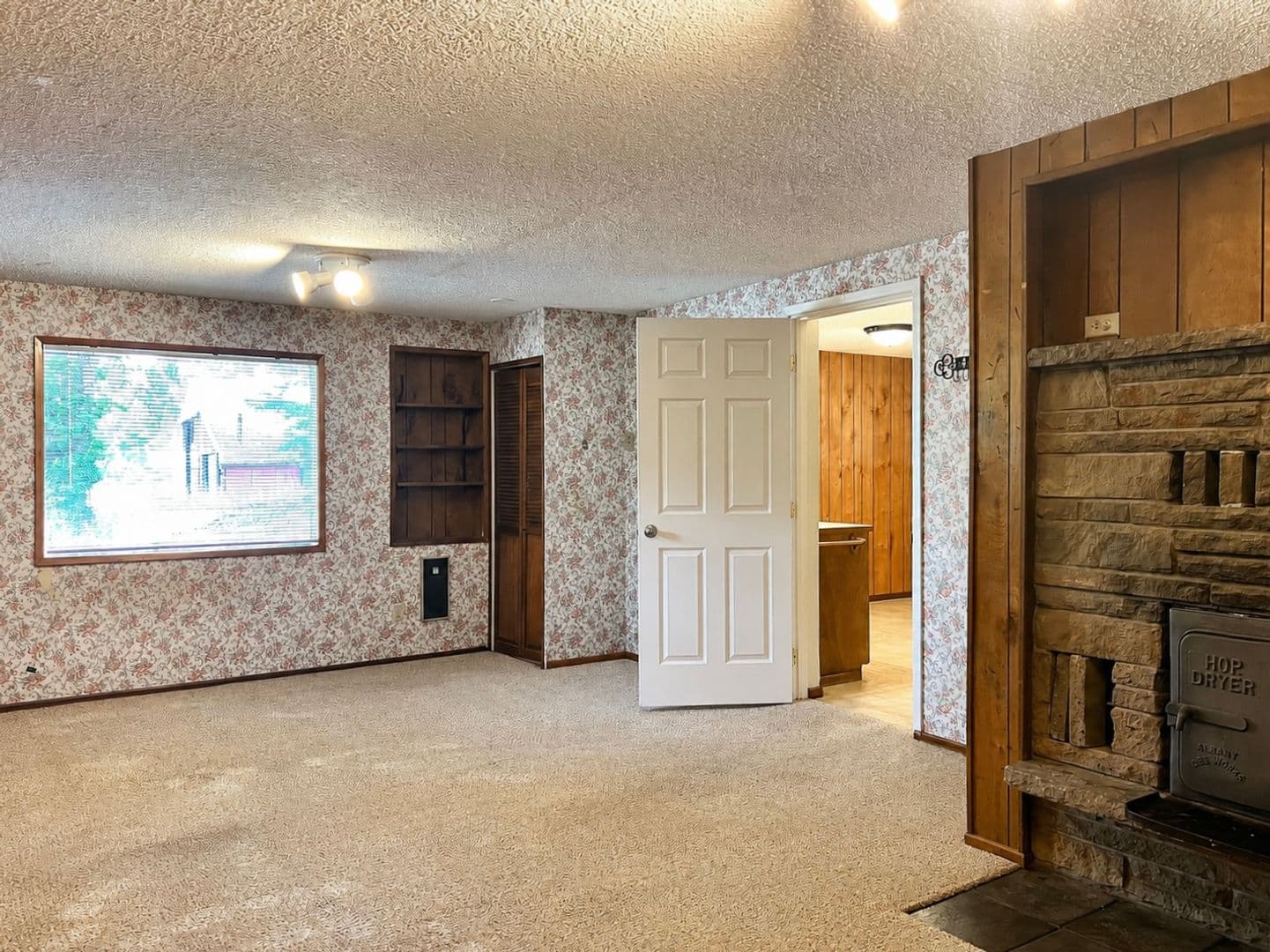 LEBANON Apartment: 38355 & 38385 WEIRICH DR.