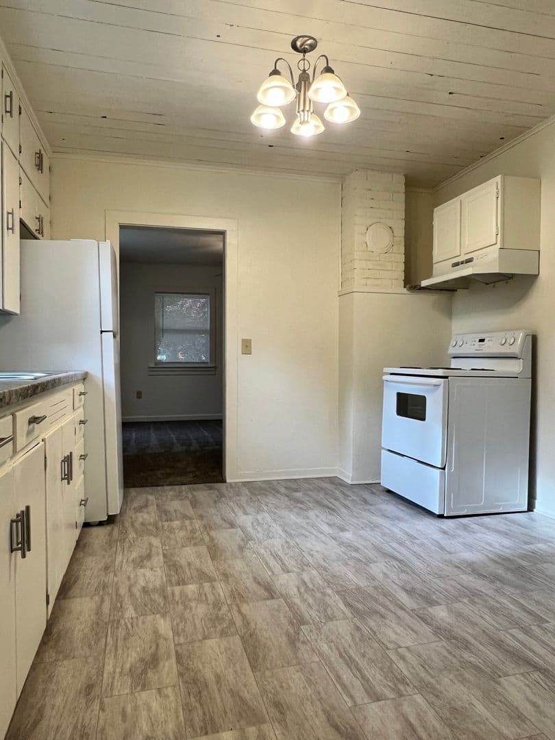 SWEET HOME Apartment: 1321 TAMARACK ST.