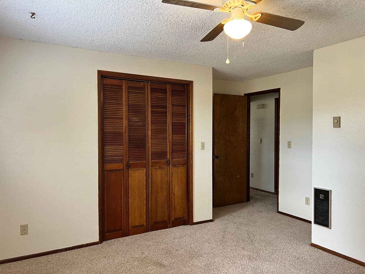 LEBANON Apartment: 38355 & 38385 WEIRICH DR.