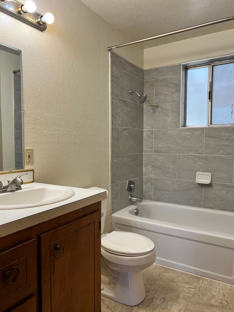 LEBANON Apartment: 38355 & 38385 WEIRICH DR.