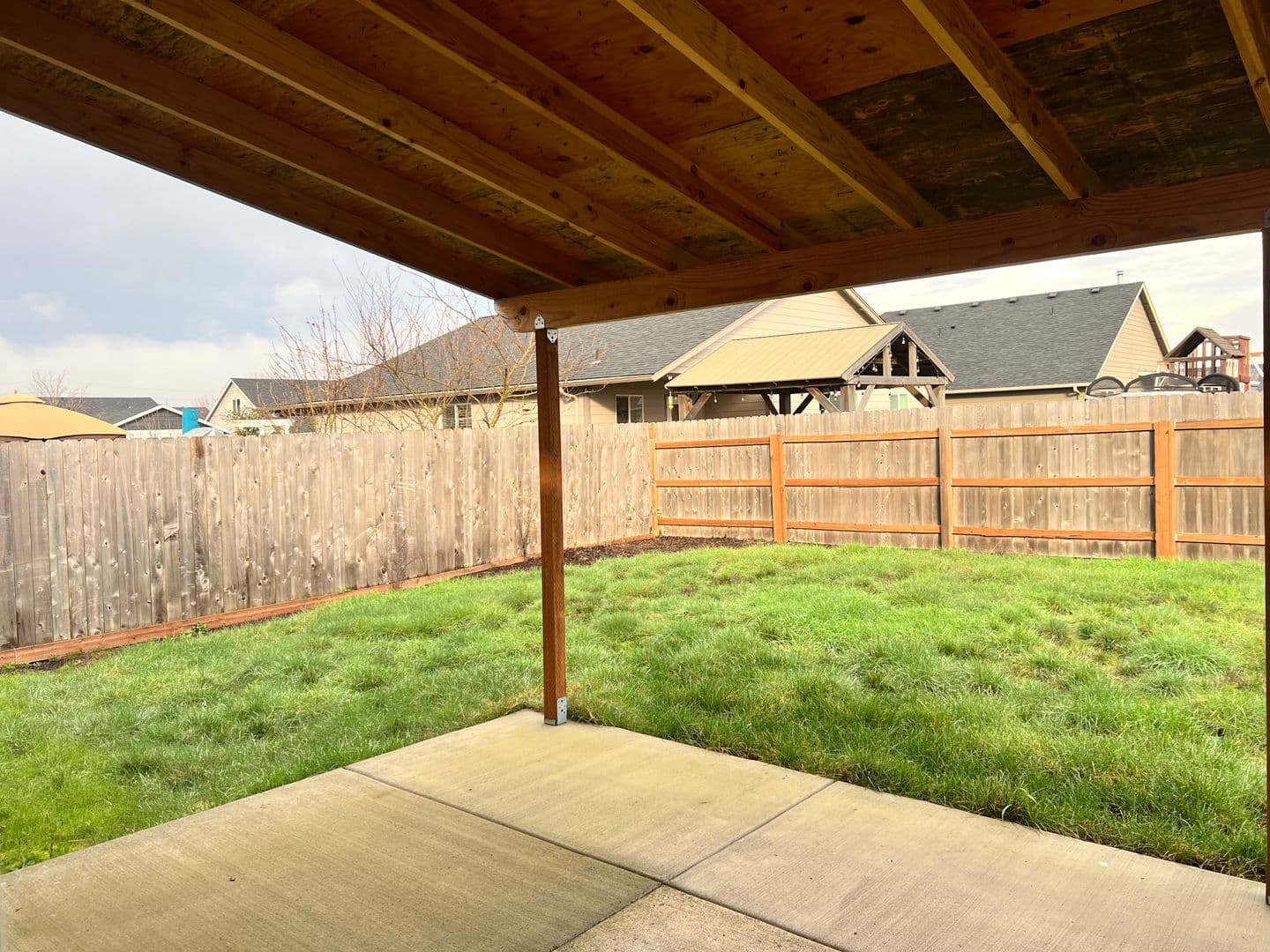 LEBANON Apartment: 183 E. JADON DR
