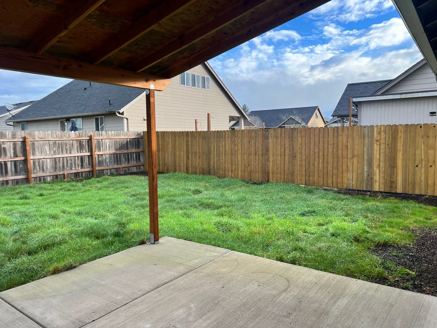 LEBANON Apartment: 183 E. JADON DR
