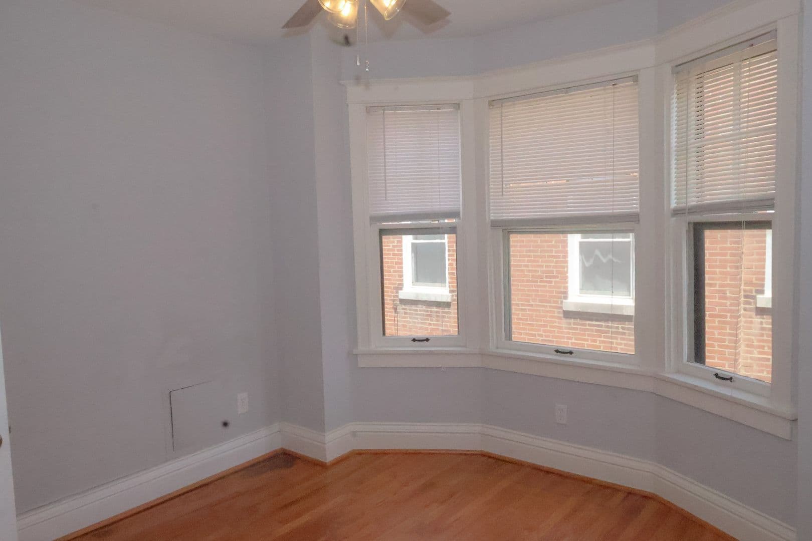 Saint Louis Apartment: 757 Syracuse Ave