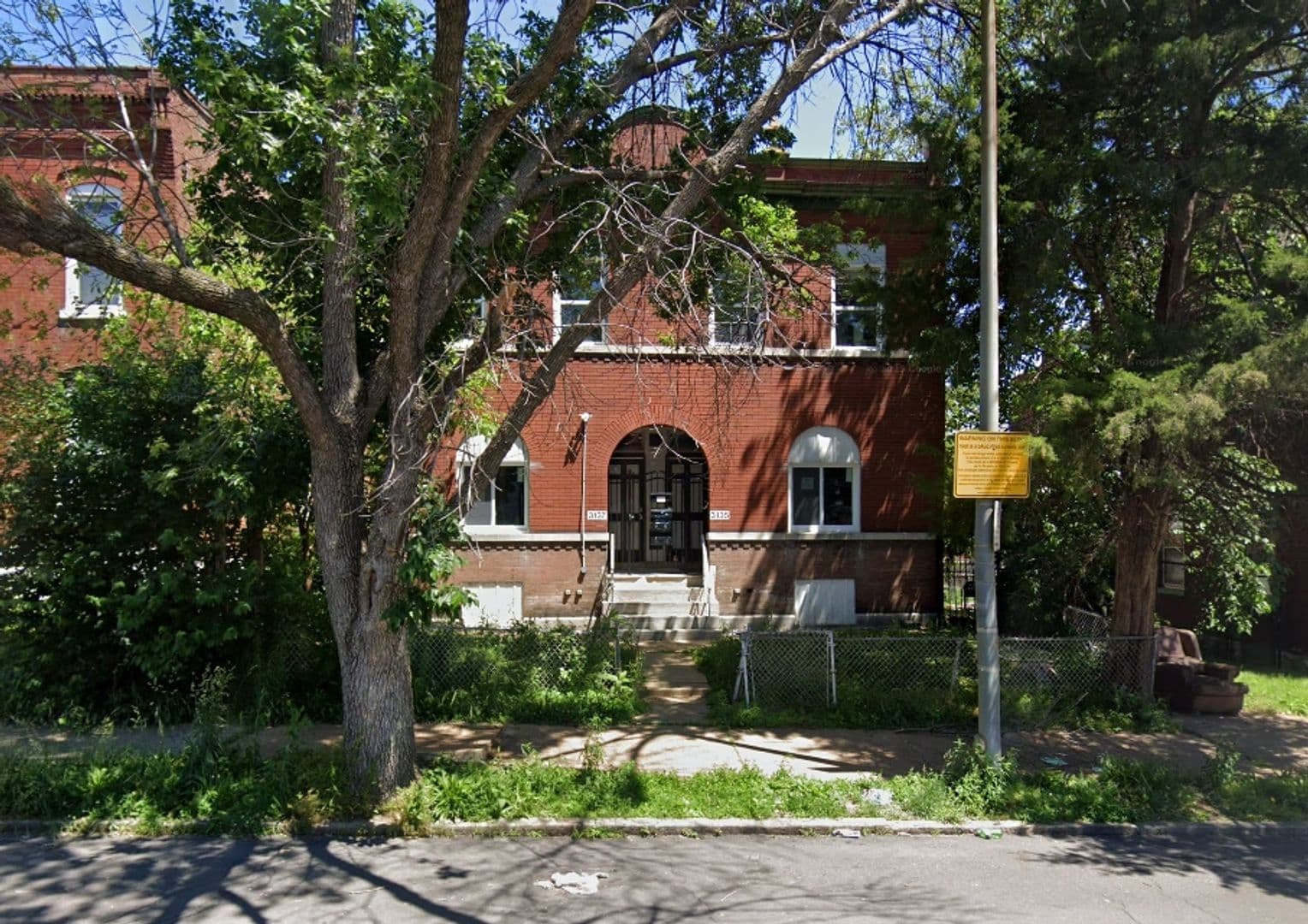 Saint Louis Apartment: 3135 Chippewa Street