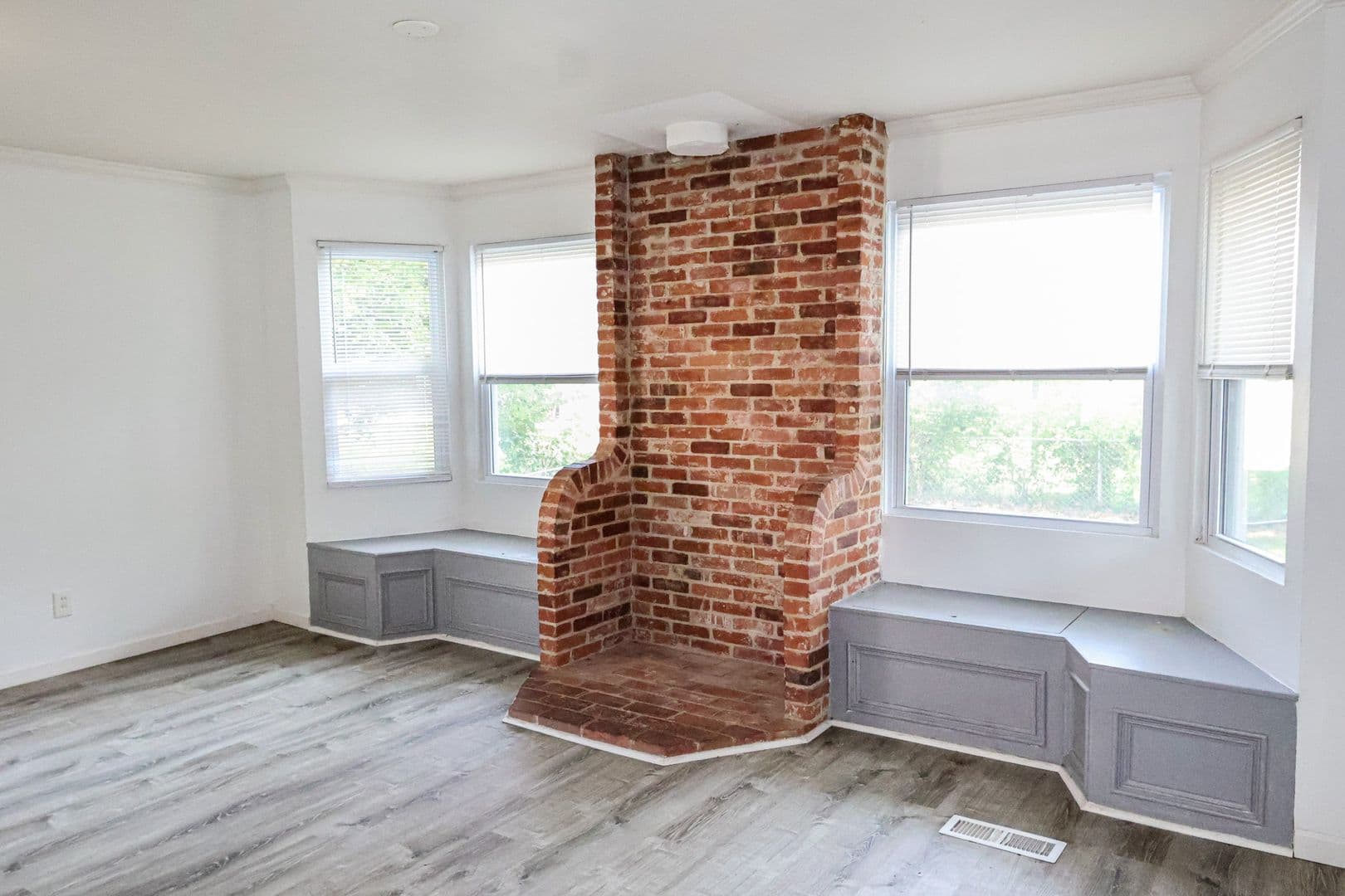 St Louis House: 10522 Byfield Dr