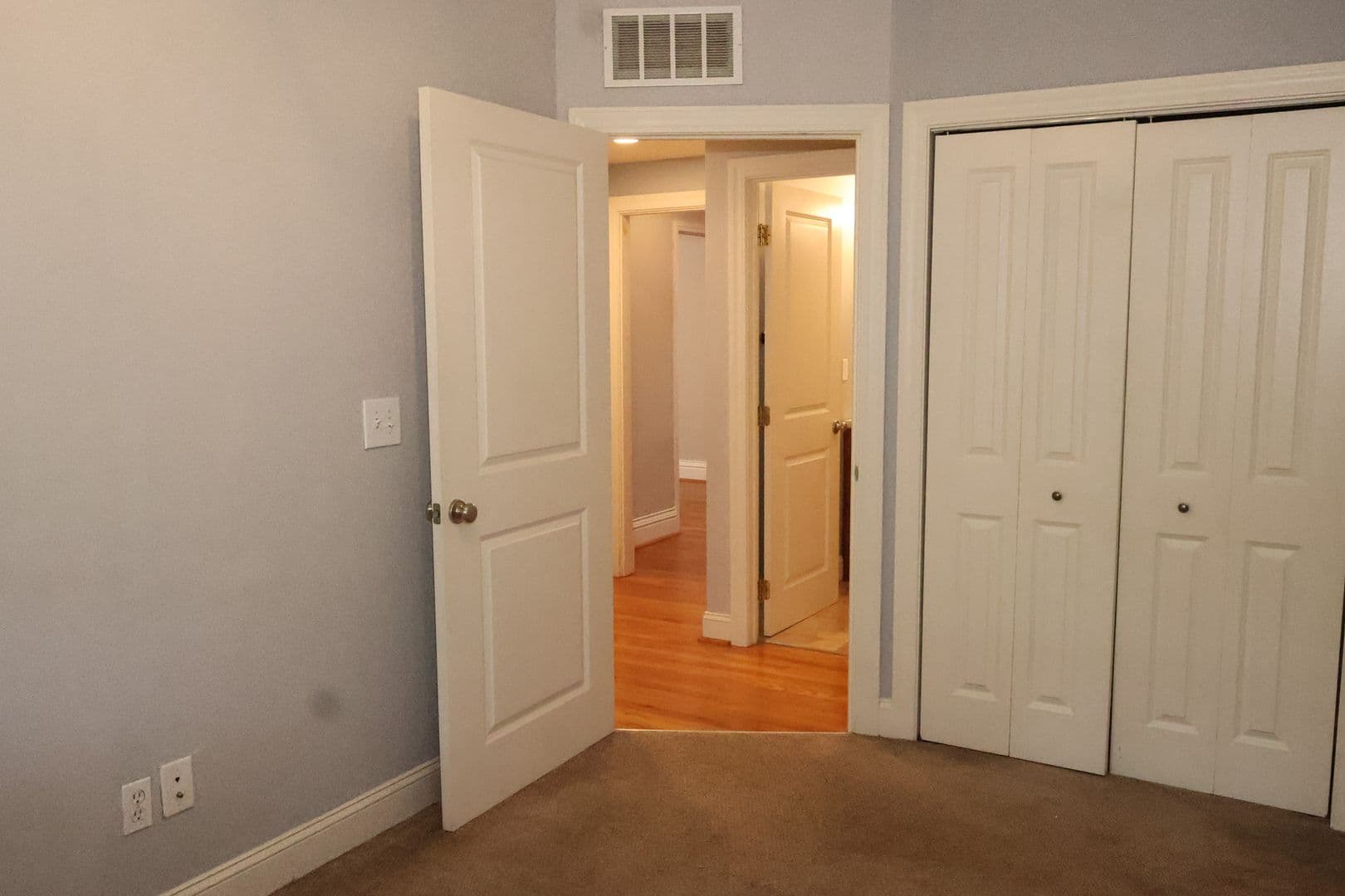 Saint Louis Apartment: 757 Syracuse Ave