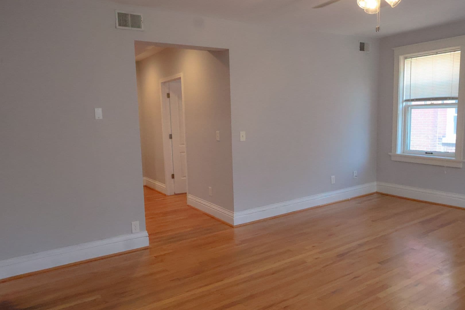 Saint Louis Apartment: 757 Syracuse Ave