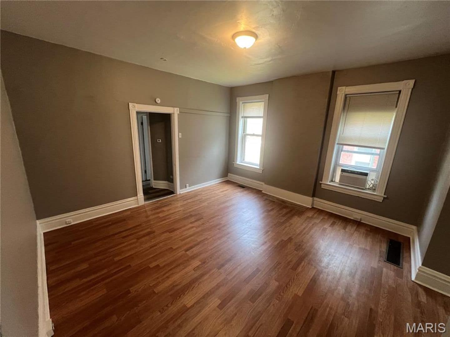 Saint Louis Apartment: 3135 Chippewa Street
