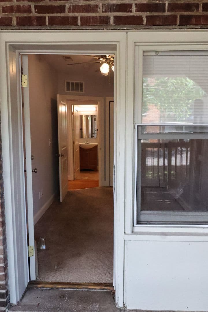Saint Louis Apartment: 757 Syracuse Ave