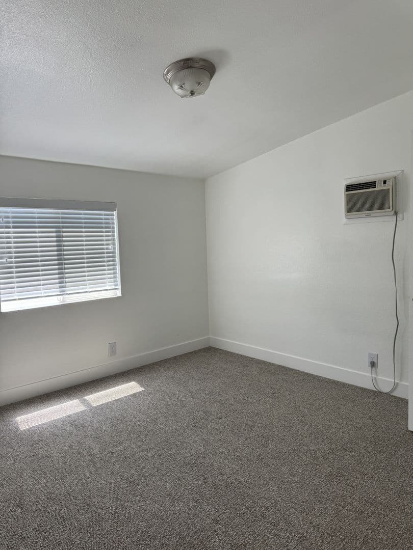 Echo House: 805 E Gerone St
