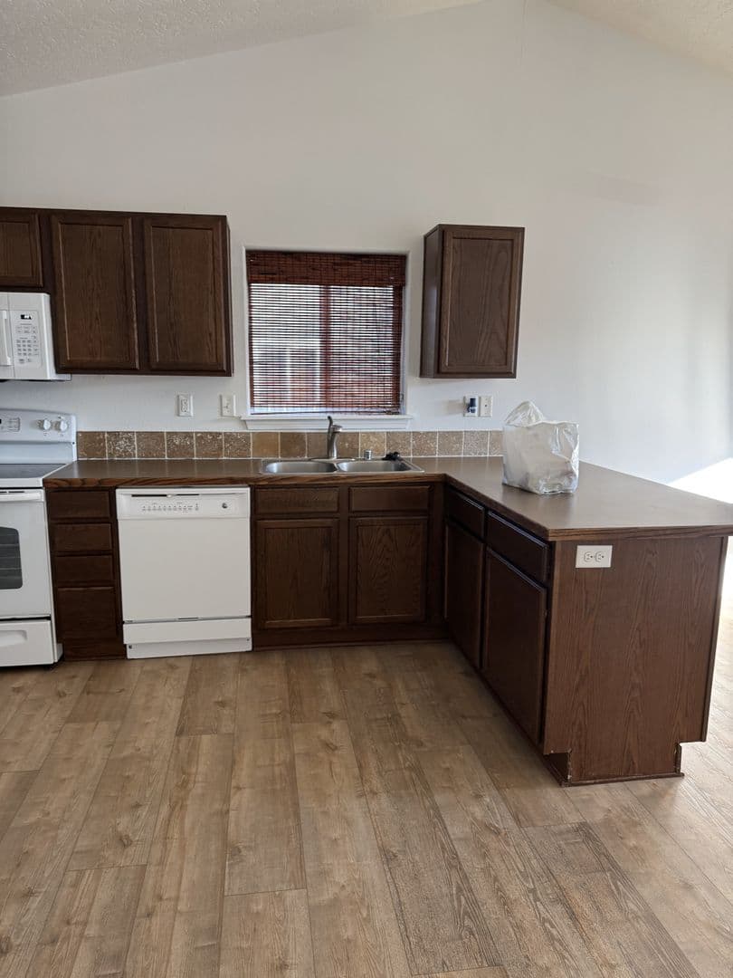 Umatilla House: 371 Bridgeport Ave
