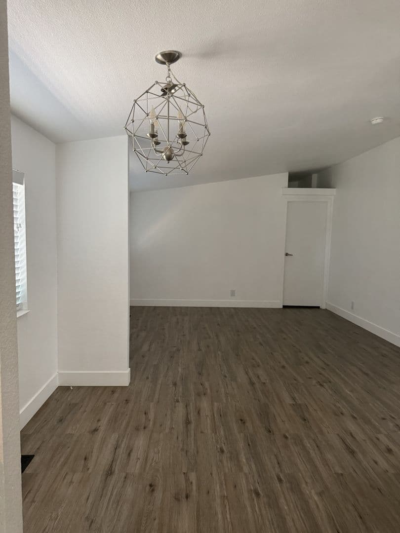 Echo House: 805 E Gerone St