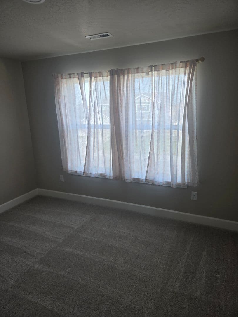 Hermiston House: 564 E Legacy Ave