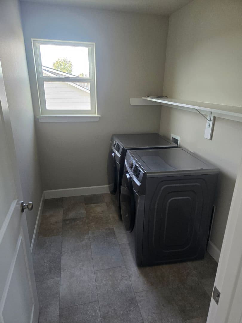 Hermiston House: 564 E Legacy Ave