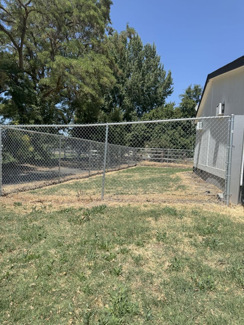 Echo House: 805 E Gerone St