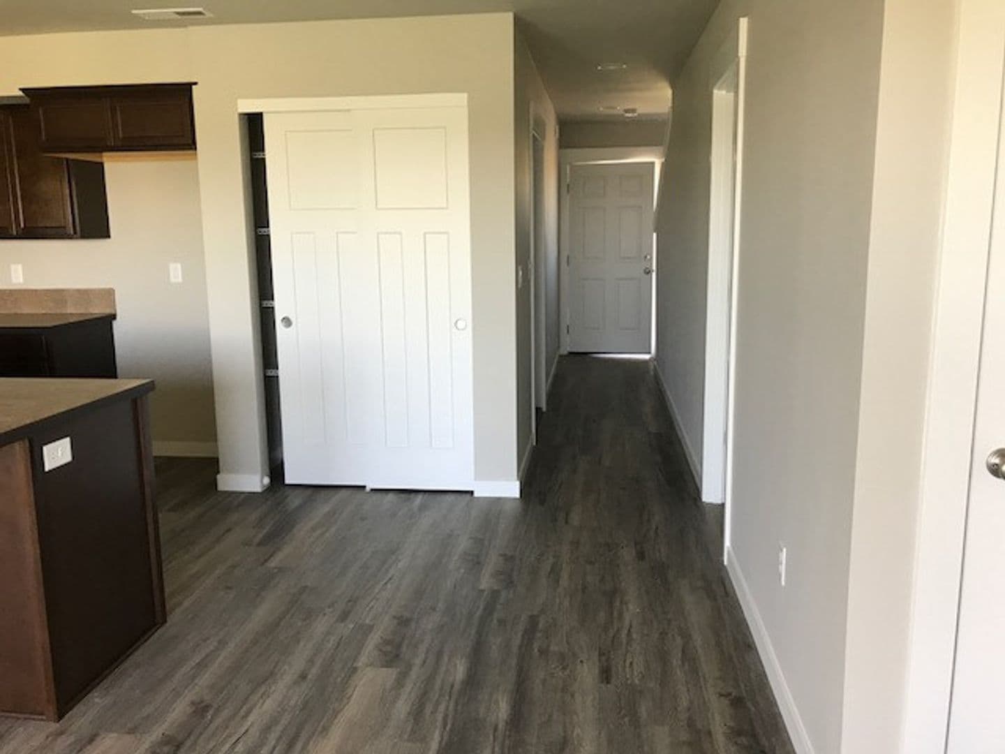 Hermiston House: 803 E Autumn Ave