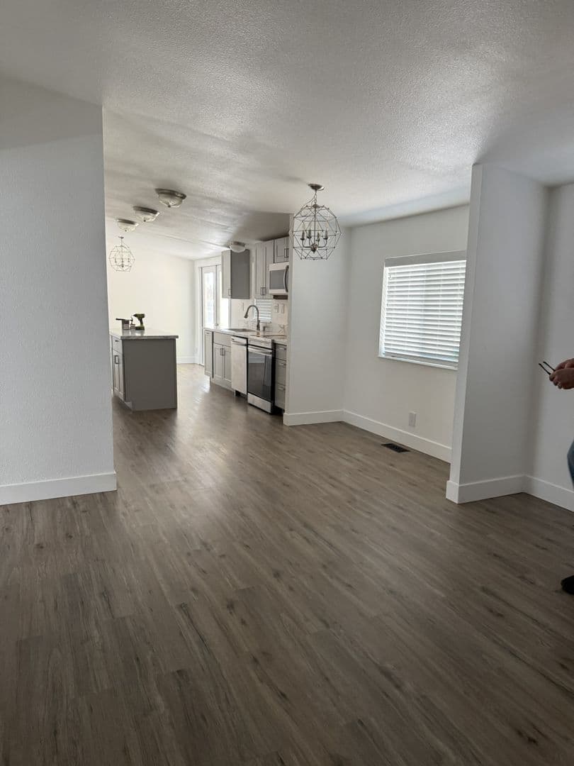 Echo House: 805 E Gerone St