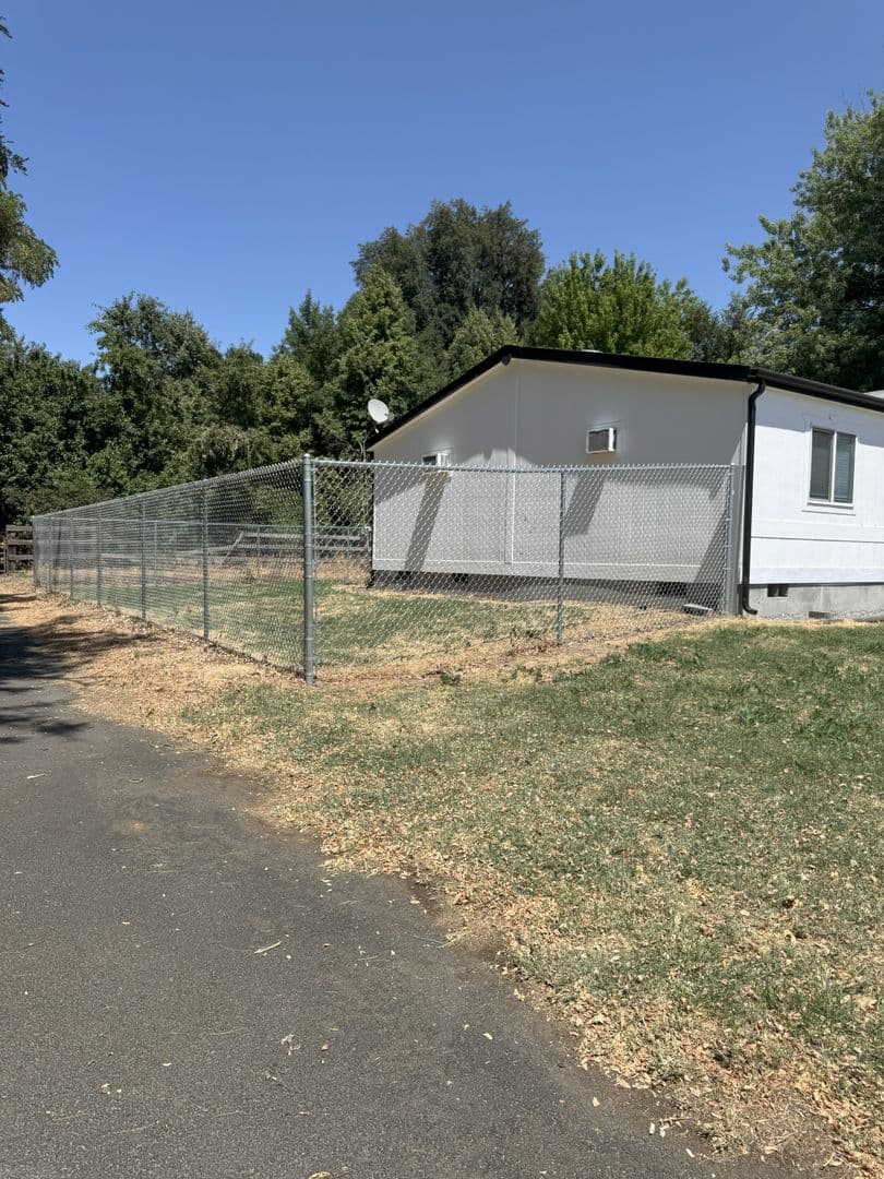 Echo House: 805 E Gerone St