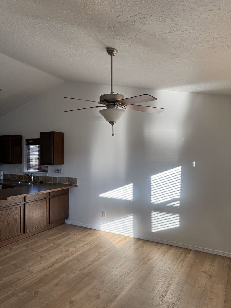Umatilla House: 371 Bridgeport Ave