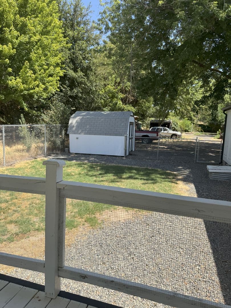 Echo House: 805 E Gerone St