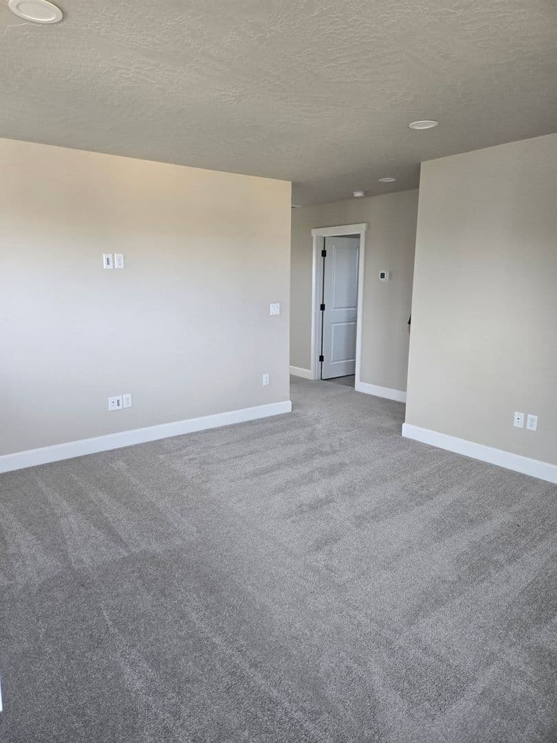 Hermiston House: 564 E Legacy Ave