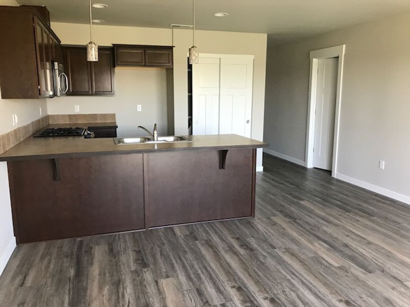 Hermiston House: 803 E Autumn Ave