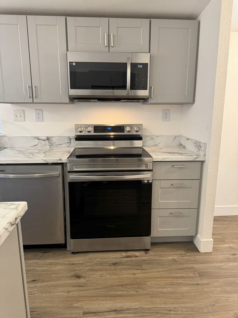 Echo House: 805 E Gerone St