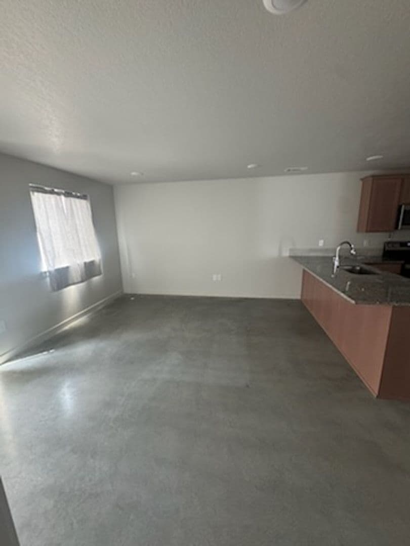 Stanfield House: 805 Tinley St