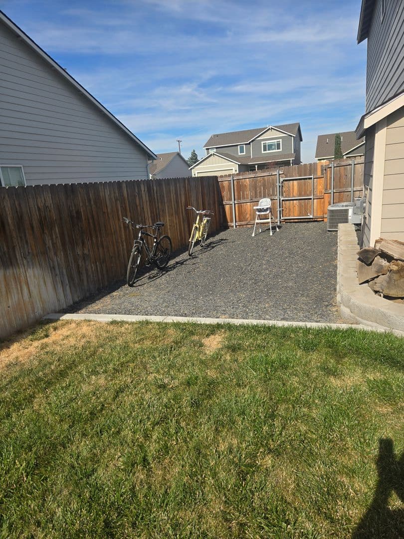 Hermiston House: 564 E Legacy Ave