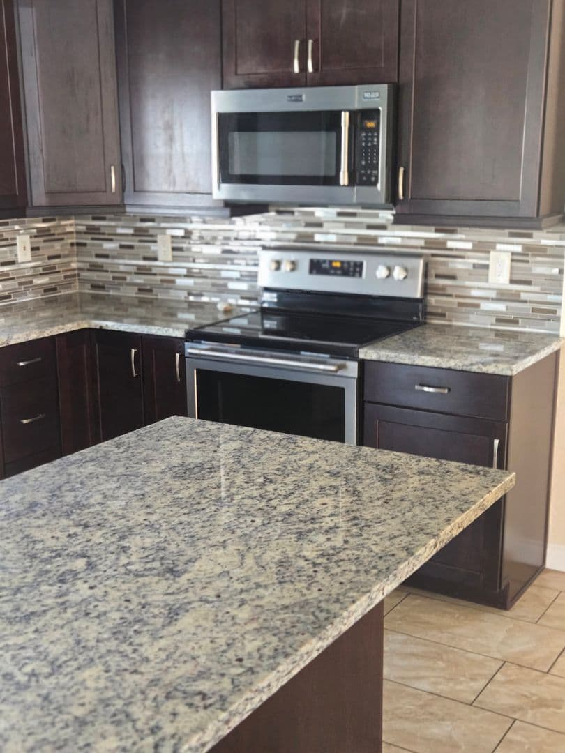 Hermiston House: 810 W Johns Ave