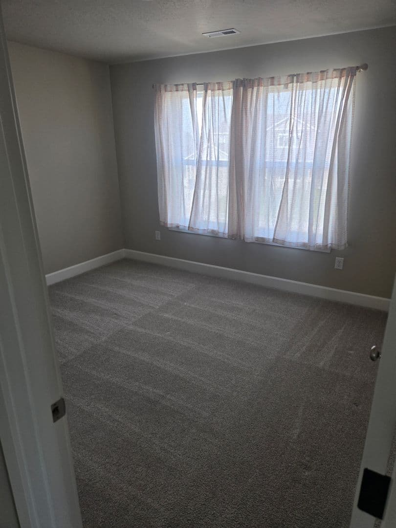 Hermiston House: 564 E Legacy Ave