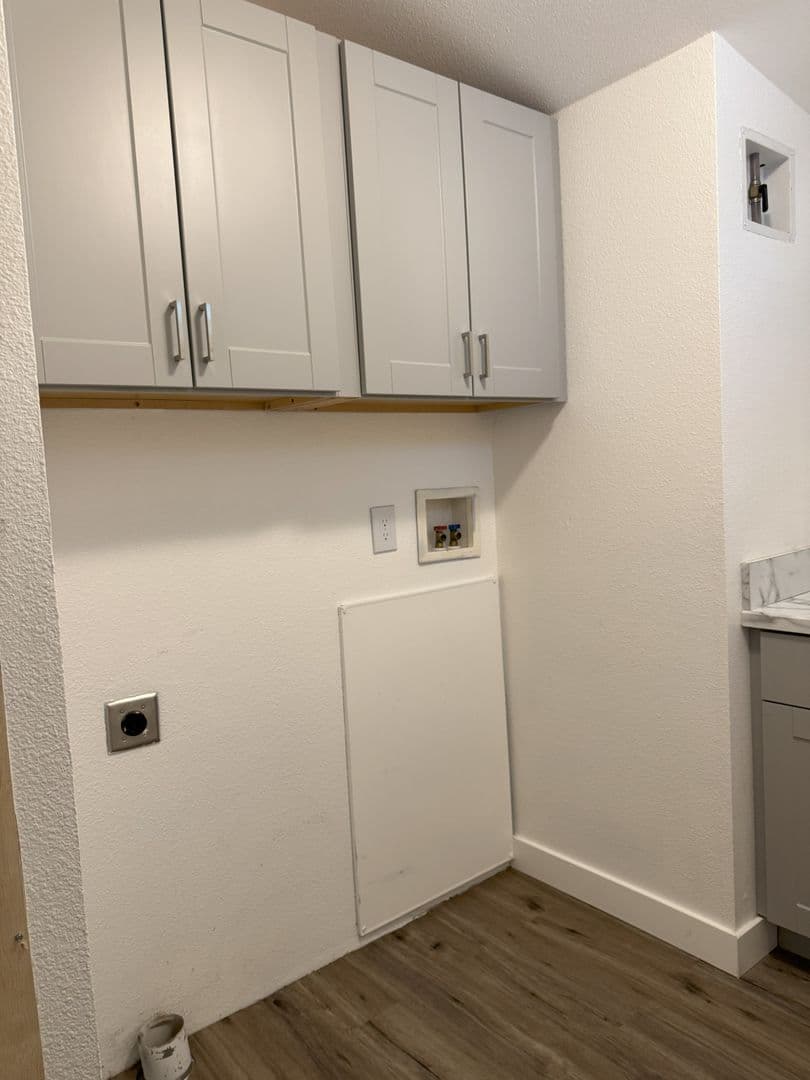 Echo House: 805 E Gerone St