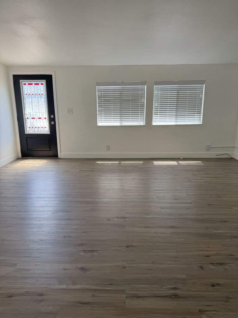 Echo House: 805 E Gerone St