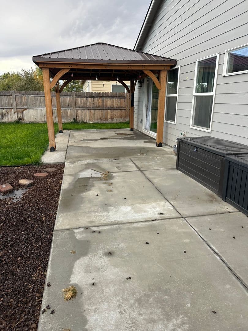 Hermiston House: 1995 NW 6th St