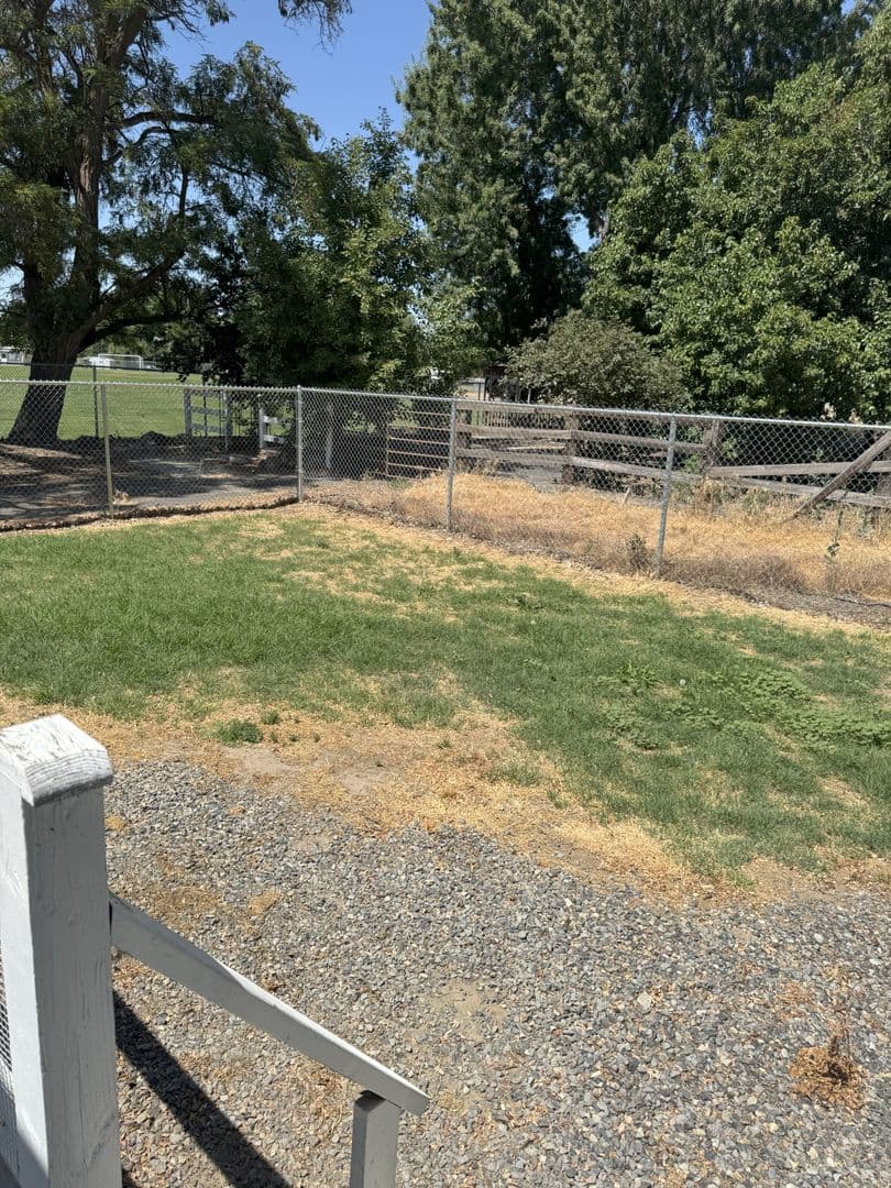 Echo House: 805 E Gerone St