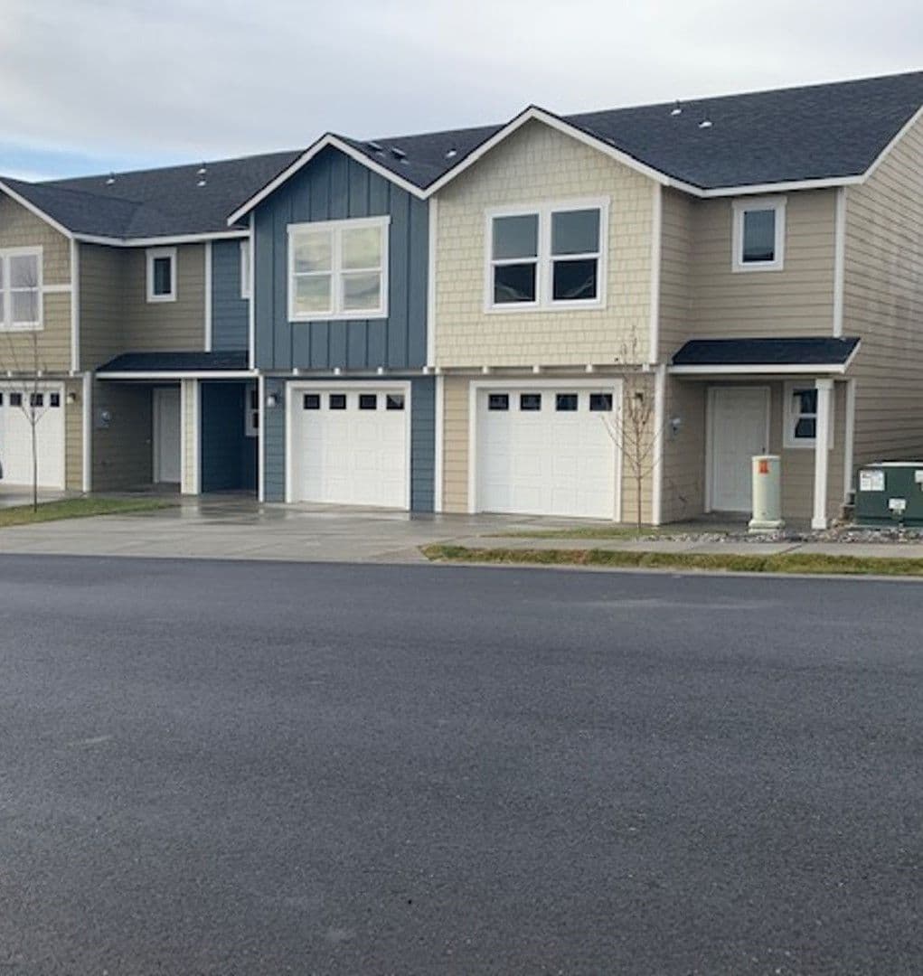 Hermiston House: 803 E Autumn Ave