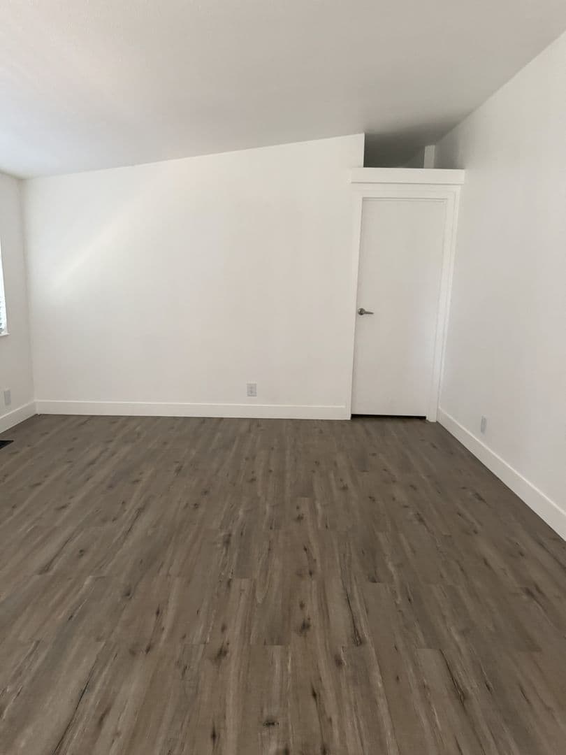 Echo House: 805 E Gerone St