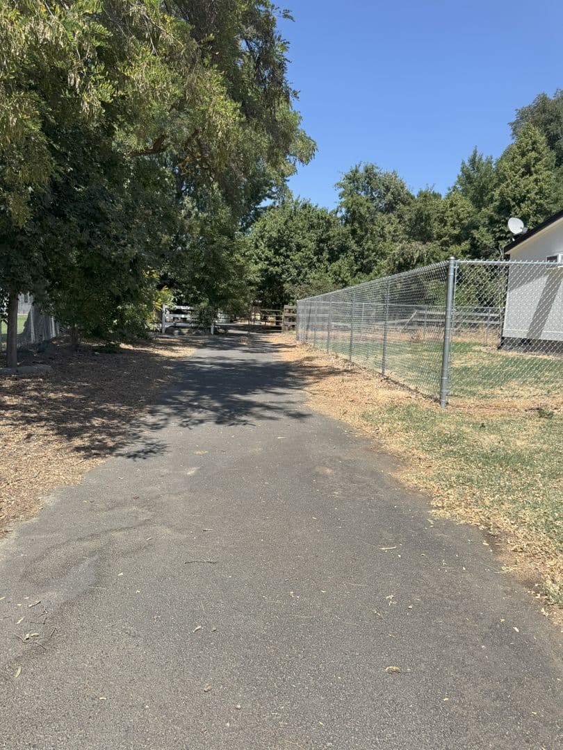 Echo House: 805 E Gerone St