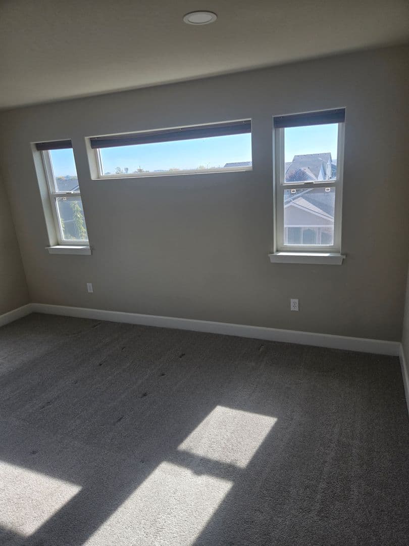 Hermiston House: 564 E Legacy Ave
