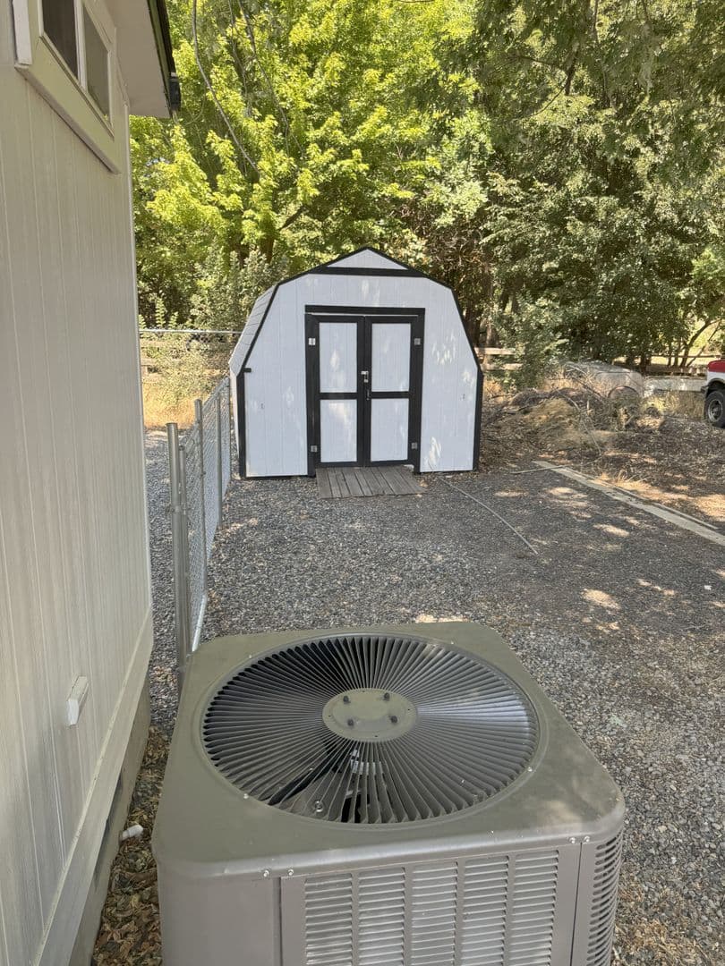 Echo House: 805 E Gerone St
