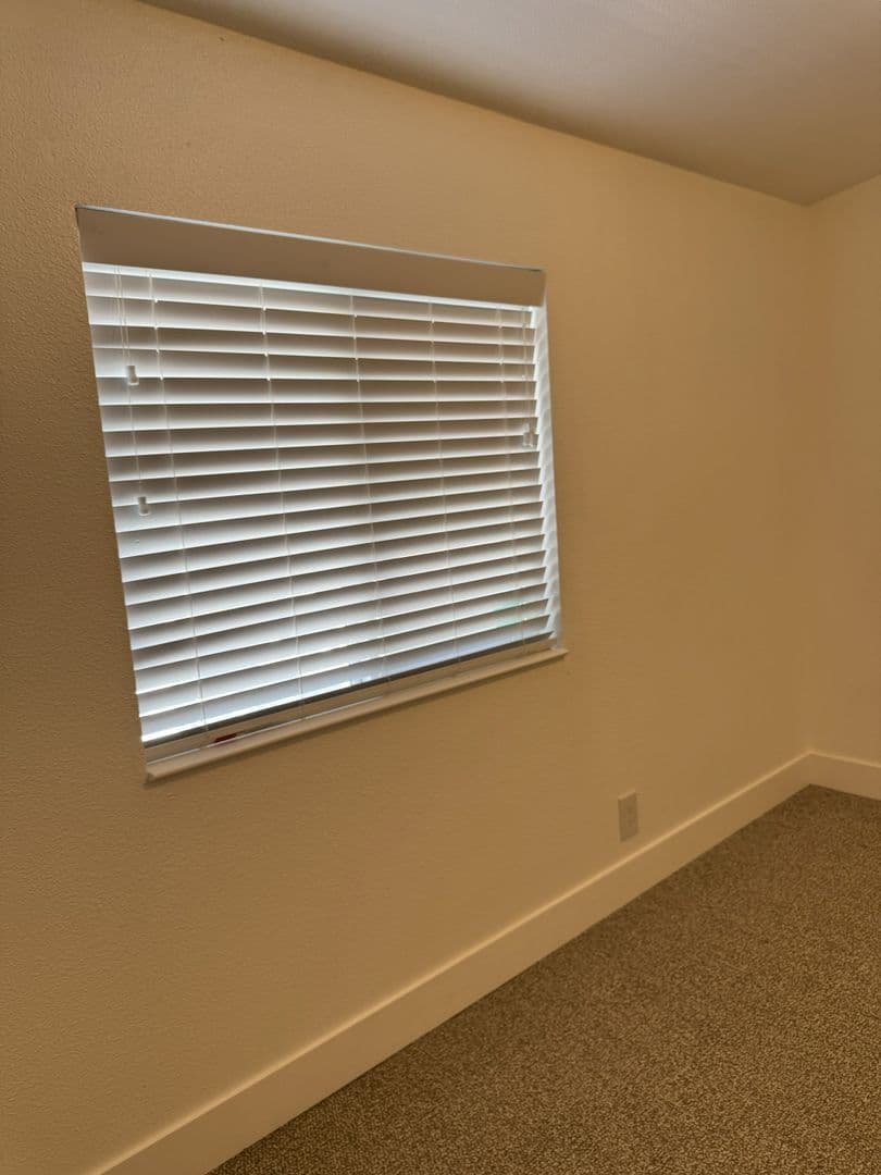Echo House: 805 E Gerone St