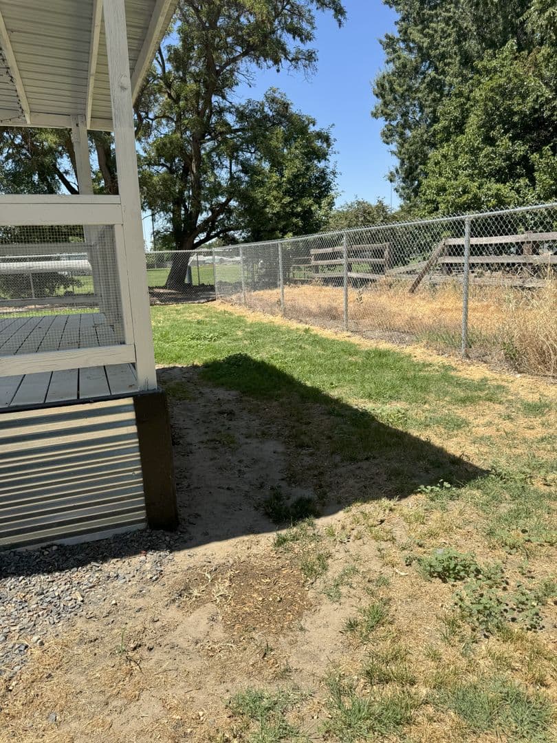 Echo House: 805 E Gerone St