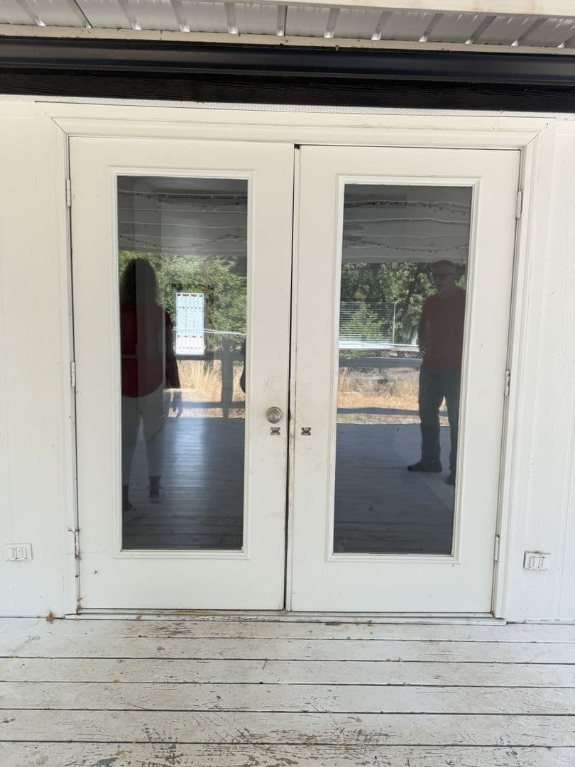 Echo House: 805 E Gerone St