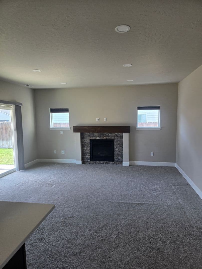 Hermiston House: 564 E Legacy Ave