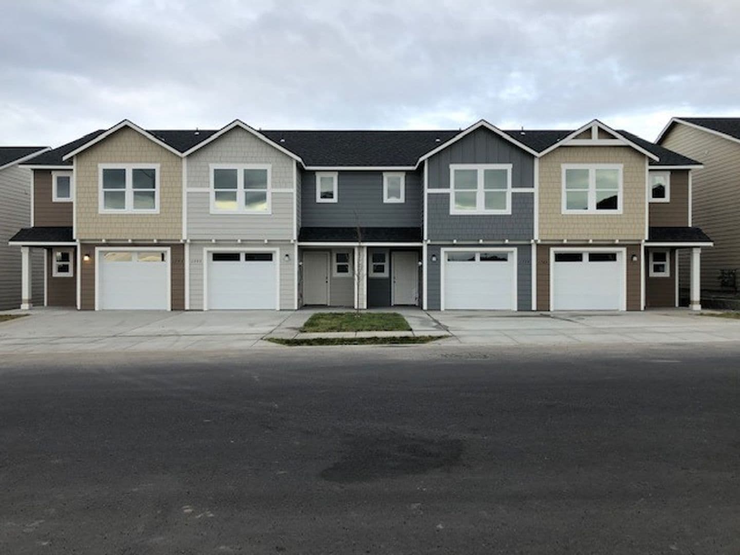 Hermiston House: 803 E Autumn Ave