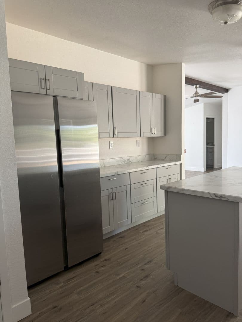 Echo House: 805 E Gerone St