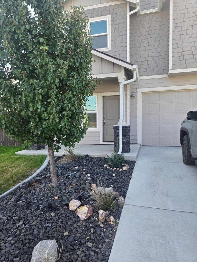 Hermiston House: 564 E Legacy Ave