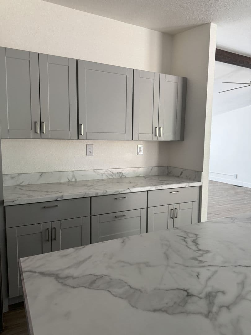 Echo House: 805 E Gerone St