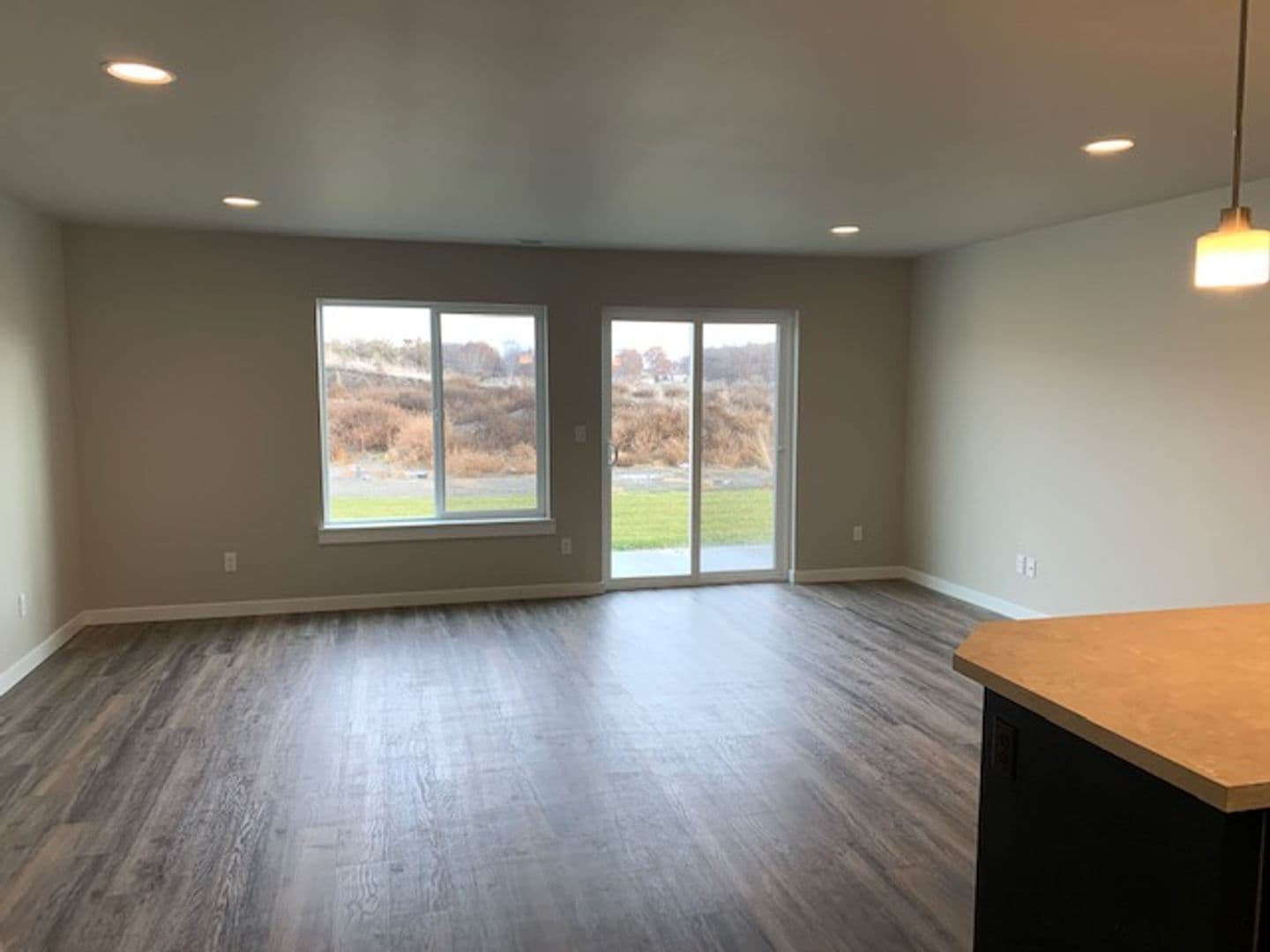 Hermiston House: 803 E Autumn Ave